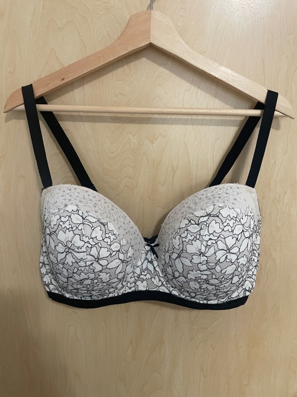 Victoria’s Secret Dream Angels Lightly Padded Demi Bra - Cream & Black 38DDD - Picture 2 of 10